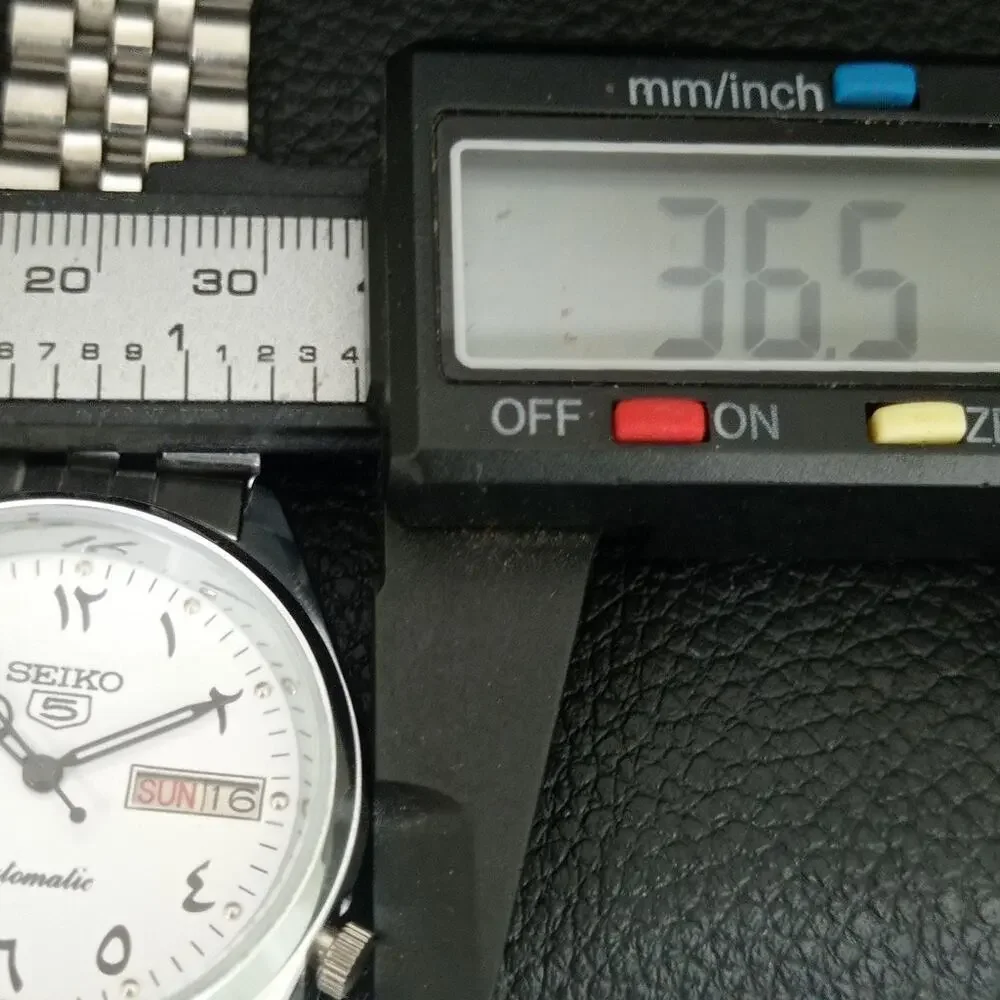 Vintage 1985 Seiko Automatic Mens Silver Watch W/daydate & Black accents